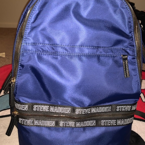 Steve Madden Backpack w/ make up baggy - Picture 2 of 6
